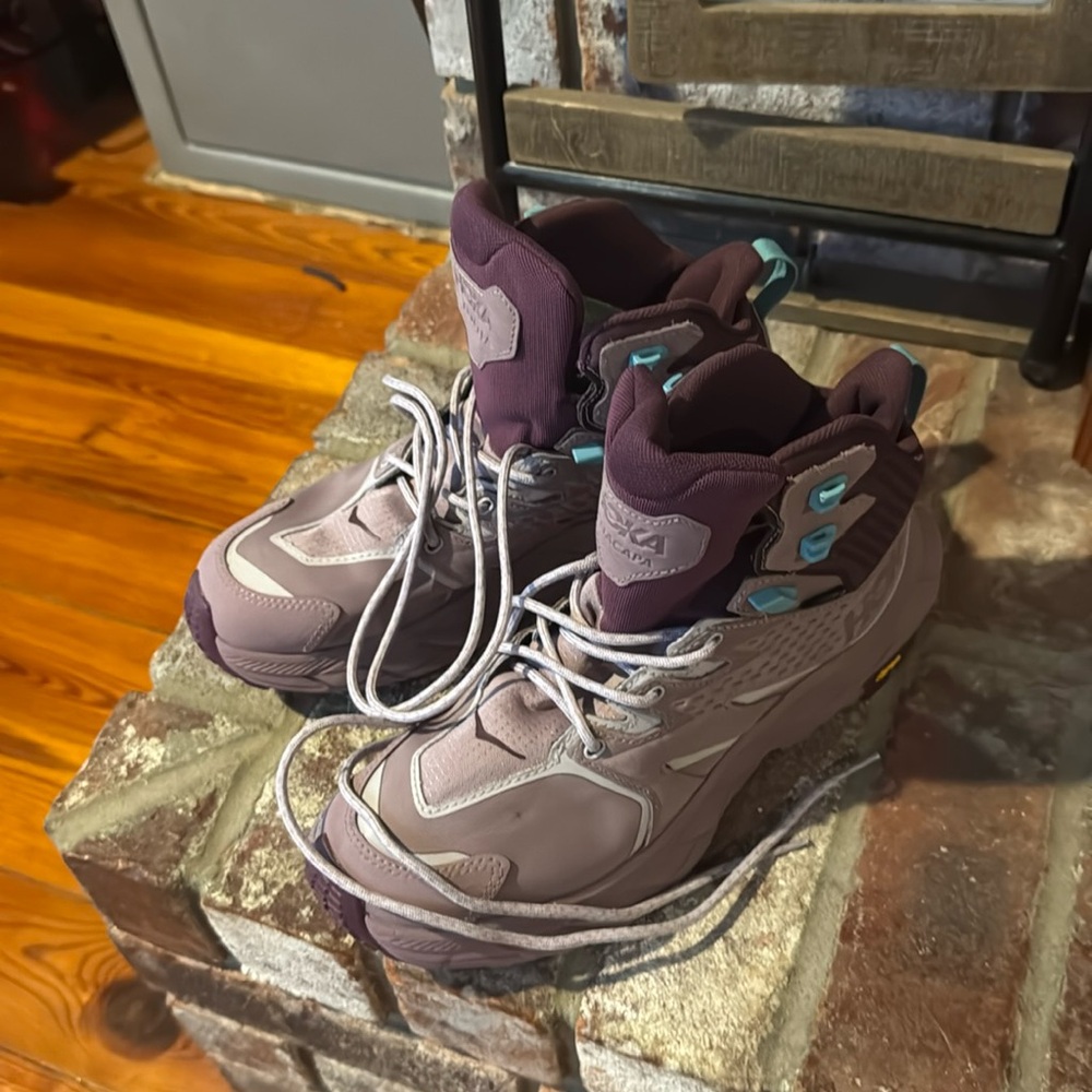 Hoka Anacapa Gore.Tex hiking shoes size 7.5B new without box